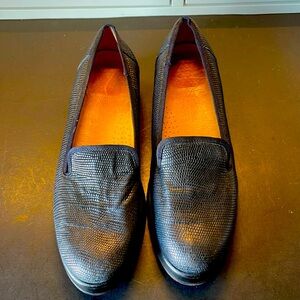 UKIES Blue Nano Gel Comfort Slip On Platform Loafers. Size 8. D4